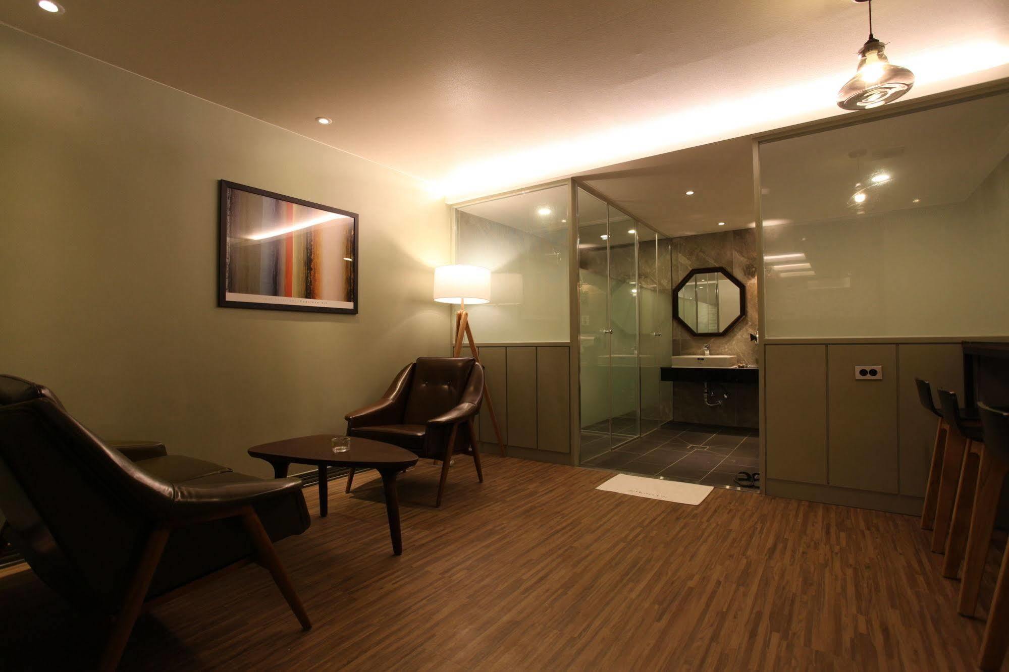 Lin Hotel *
